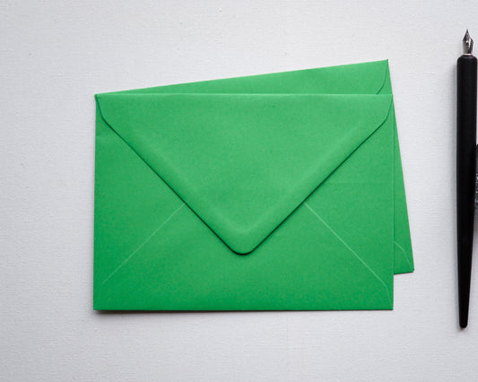 Zöld díszboríték i8 - 13,3 x 18,4 cm.-Boríték-i8 - 13.3 x 18.4 cm -boríték, zöld boríték - plicuri colorate - plicuri speciale -Erdélyi Esküvői Meghívók