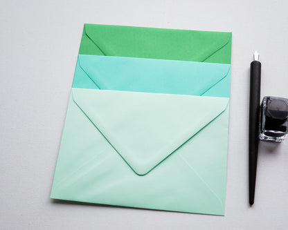 Pasztell zöld díszboríték i8 - 13,3 x 18,4 cm.-Boríték-i8 - 13.3 x 18.4 cm -boríték, zöld boríték - plicuri colorate - plicuri speciale -Erdélyi Esküvői Meghívók