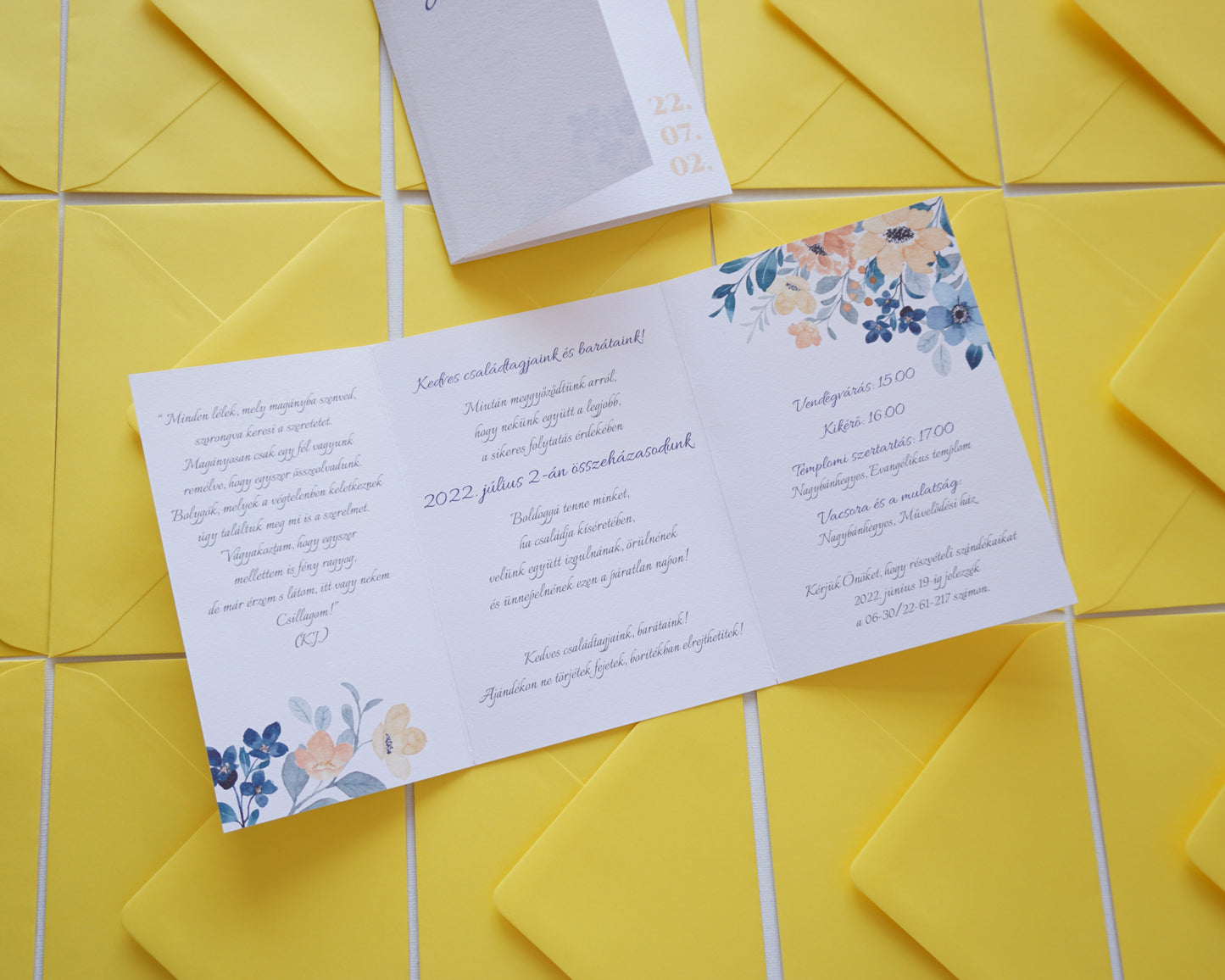 EM32 - Kinyitható kék és sárga virágos esküvői meghívó